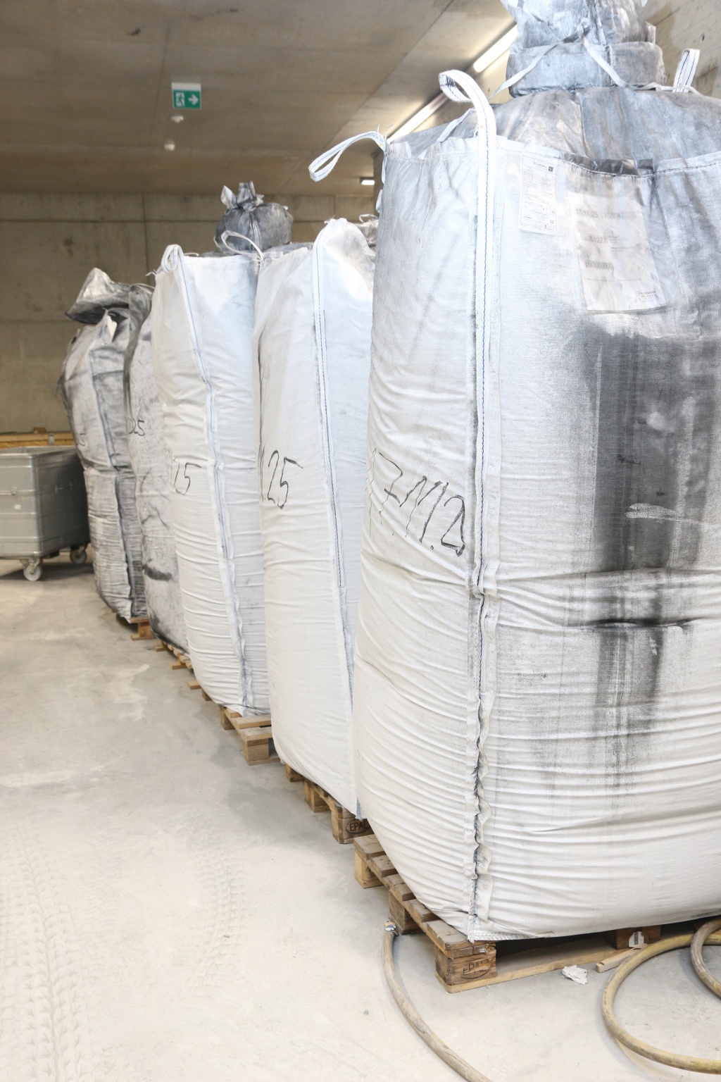 Als Nebenprodukt der Pyrolyse entsteht Pflanzenkohle